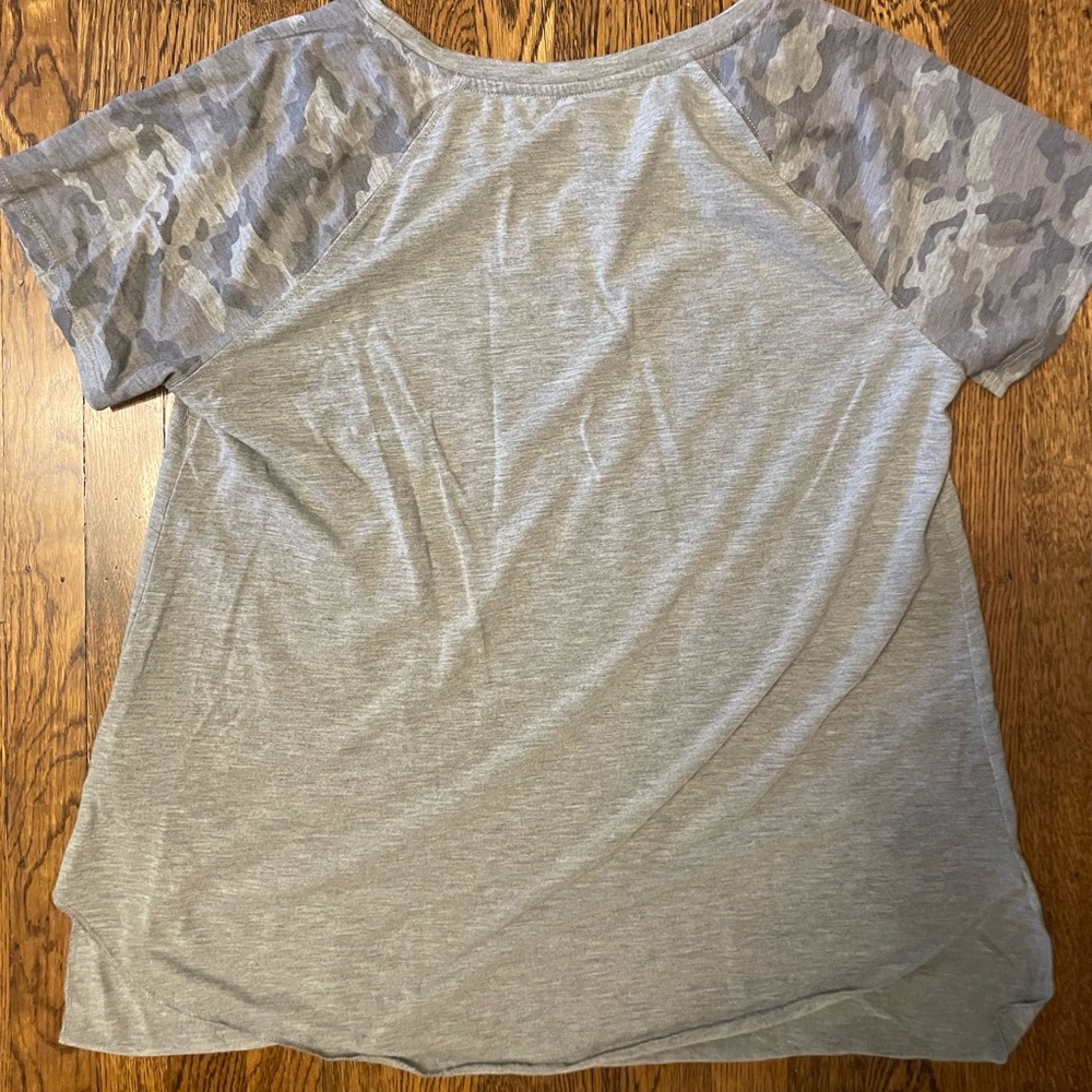 Buffalo Bills Women’s Camo Sleeve Shirt - Picture 3 of 3